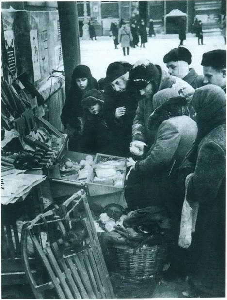 Повседневная жизнь блокадного Ленинграда i_045.jpg