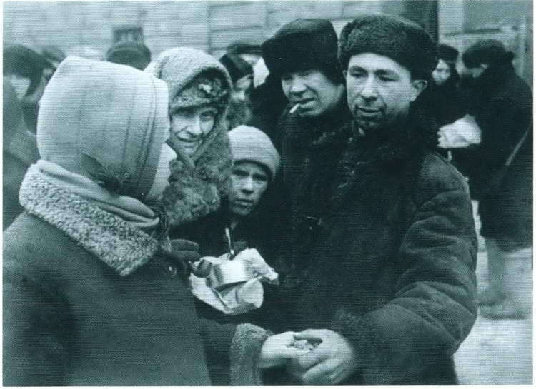 Повседневная жизнь блокадного Ленинграда i_047.jpg
