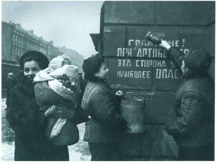 Повседневная жизнь блокадного Ленинграда i_068.jpg
