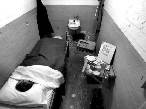 Alcatraz: A Definitive History of the Penitentiary Years  _782.jpg