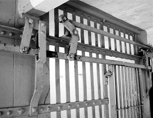 Alcatraz: A Definitive History of the Penitentiary Years  _97.jpg