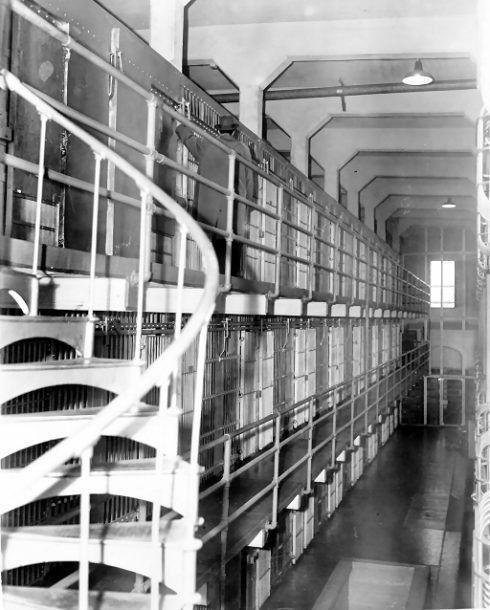 Alcatraz: A Definitive History of the Penitentiary Years  _492.jpg