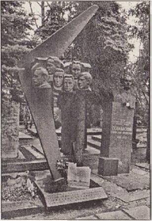 Записки некрополиста. Прогулки по Новодевичьему imgDF2F.jpg