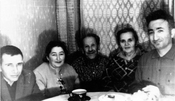 Наша бесценная доктор Ценная (воспоминания о нашей маме) i_153.jpg