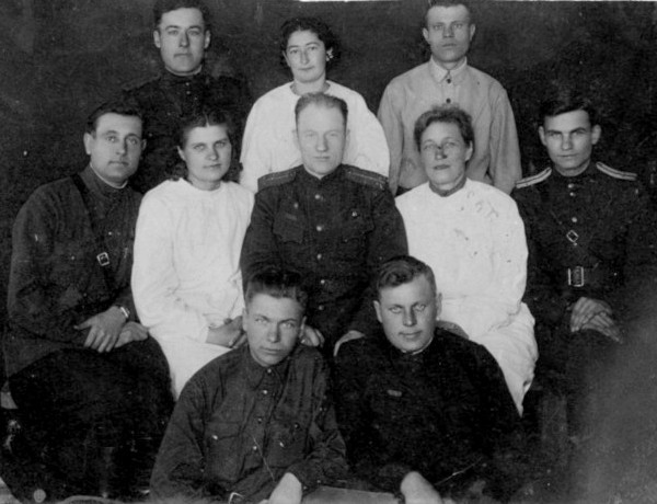 Наша бесценная доктор Ценная (воспоминания о нашей маме) i_043.jpg