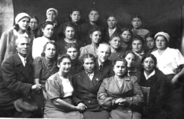 Наша бесценная доктор Ценная (воспоминания о нашей маме) i_044.jpg