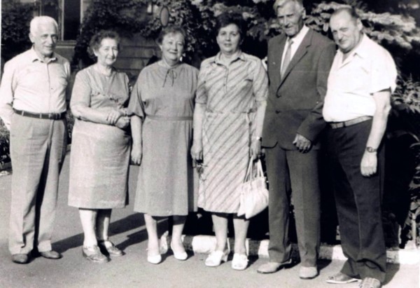 Наша бесценная доктор Ценная (воспоминания о нашей маме) i_139.jpg