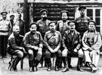 Верность долгу: О Маршале Советского Союза А. И. Егорове p021_oficery.jpg