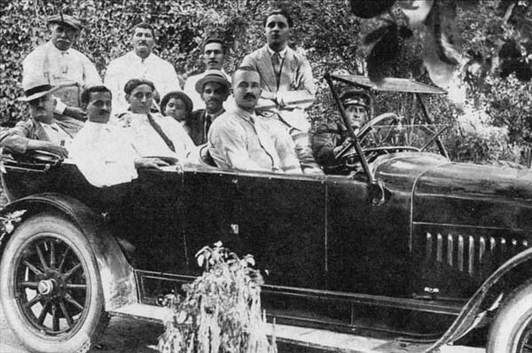 Блудницы и диктаторы Габриеля Гарсия Маркеса. Неофициальная биография писателя i_004.jpg