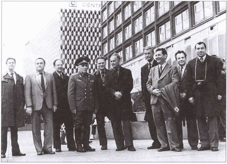 Погоня за ястребиным глазом . Судьба генерала Мажорова i_027.jpg