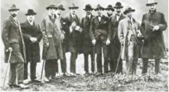Повседневная жизнь сюрреалистов. 1917-1932 i_038.jpg