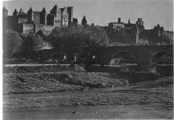 Повседневная жизнь во времена трубадуров XII—XIII веков i_027.jpg