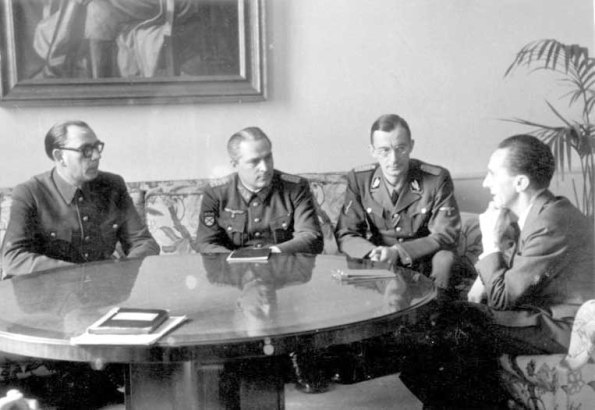 Генерал Власов: Русские и немцы между Гитлером и Сталиным _14.JPG