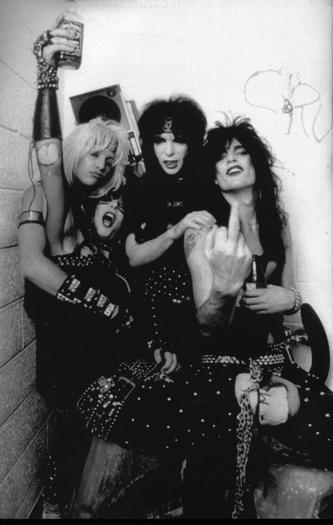 Грязь. Motley crue. Признание наиболее печально известной мировой рок-группы img2FA3.jpg