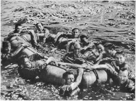 Всеобщая история кино. Том 6 (Кино в период войны 1939-1945) i_021.jpg
