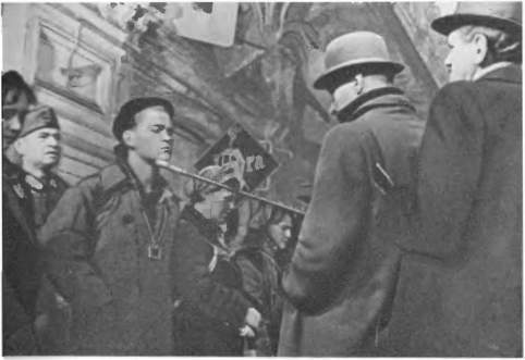 Всеобщая история кино. Том 6 (Кино в период войны 1939-1945) i_039.jpg
