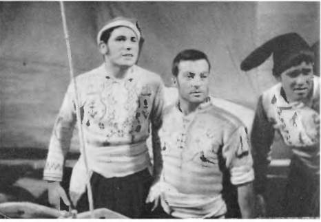 Всеобщая история кино. Том 6 (Кино в период войны 1939-1945) i_056.jpg