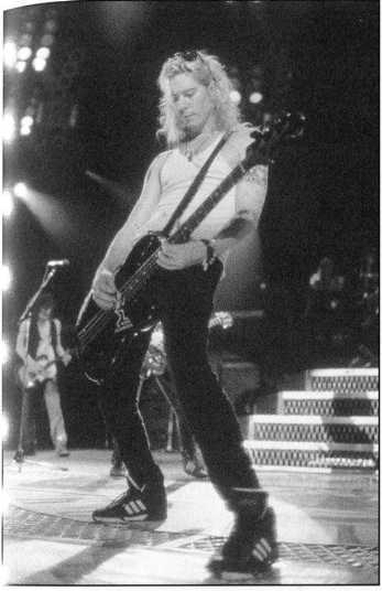 «Watch You Bleed»: Сага о Guns N’ Roses _13.jpg