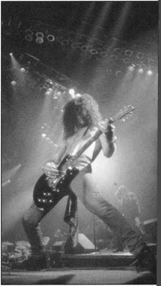 «Watch You Bleed»: Сага о Guns N’ Roses _21.jpg