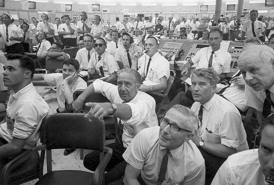 История космического соперничества СССР и США i_049.jpg