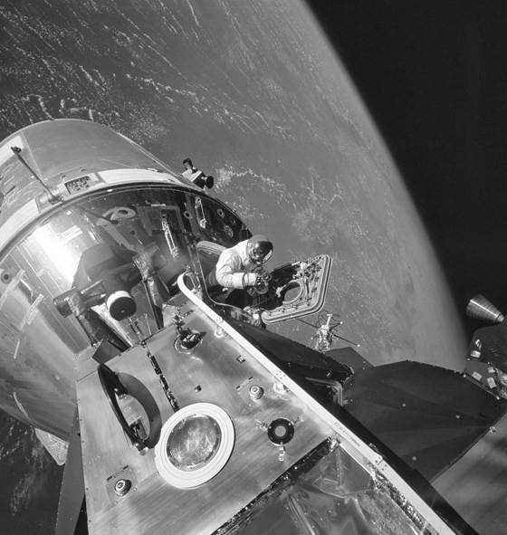 История космического соперничества СССР и США i_053.jpg