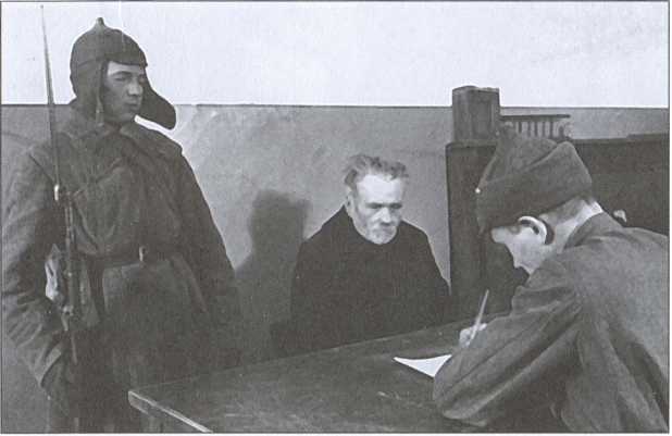 Крым под пятой Гитлера. Немецкая оккупационная политика в Крыму 1941-1944 гг. i_020.jpg