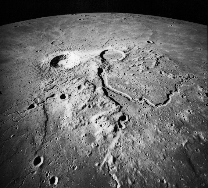 Сокровища звездного неба Apollo_15_Aristarchus_Crater.jpg
