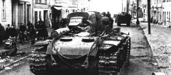 Тяжелый танк КВ в бою i_051.jpg