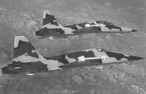 Энциклопедия современной военной авиации 1945-2002: Часть 1. Самолеты pic_554.jpg