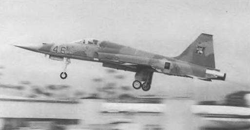 Энциклопедия современной военной авиации 1945-2002: Часть 1. Самолеты pic_555.jpg