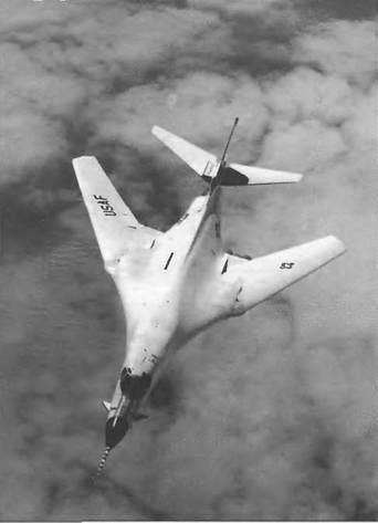 Энциклопедия современной военной авиации 1945-2002: Часть 1. Самолеты pic_560.jpg