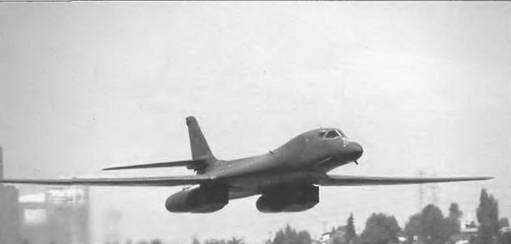 Энциклопедия современной военной авиации 1945-2002: Часть 1. Самолеты pic_561.jpg