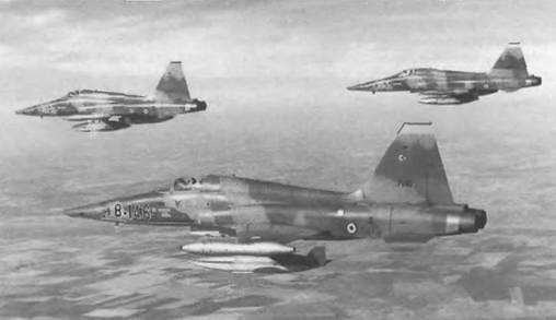 Энциклопедия современной военной авиации 1945-2002: Часть 1. Самолеты pic_67.jpg