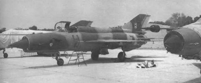 Энциклопедия современной военной авиации 1945-2002: Часть 1. Самолеты pic_69.jpg