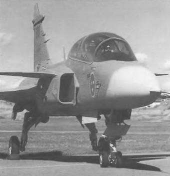 Энциклопедия современной военной авиации 1945-2002: Часть 1. Самолеты pic_674.jpg