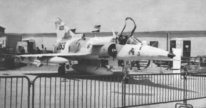 Энциклопедия современной военной авиации 1945-2002: Часть 1. Самолеты pic_194.jpg