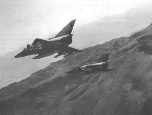 Энциклопедия современной военной авиации 1945-2002: Часть 1. Самолеты pic_196.jpg