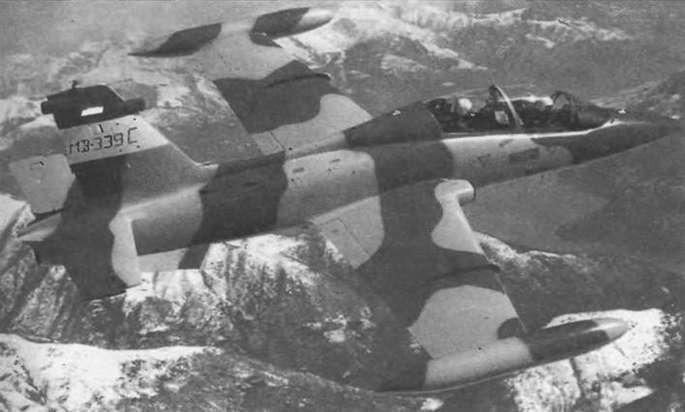 Энциклопедия современной военной авиации 1945-2002: Часть 1. Самолеты pic_217.jpg