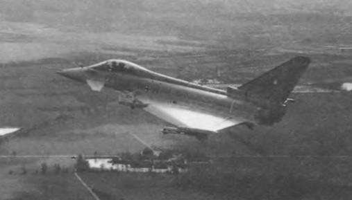 Энциклопедия современной военной авиации 1945-2002: Часть 1. Самолеты pic_266.jpg