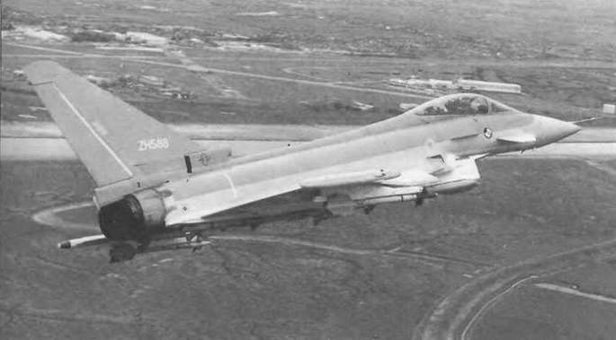 Энциклопедия современной военной авиации 1945-2002: Часть 1. Самолеты pic_267.jpg