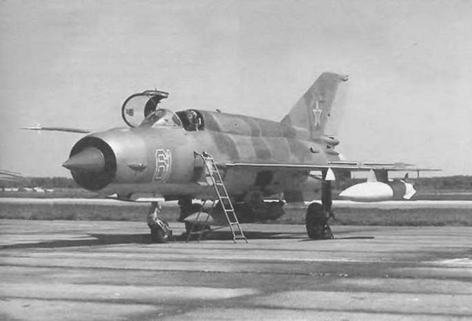Энциклопедия современной военной авиации 1945-2002: Часть 1. Самолеты pic_315.jpg