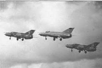 Энциклопедия современной военной авиации 1945-2002: Часть 1. Самолеты pic_316.jpg