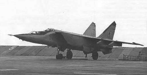 Энциклопедия современной военной авиации 1945-2002: Часть 1. Самолеты pic_327.jpg