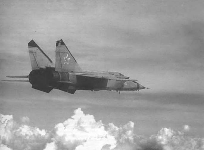 Энциклопедия современной военной авиации 1945-2002: Часть 1. Самолеты pic_328.jpg