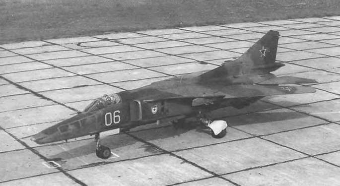 Энциклопедия современной военной авиации 1945-2002: Часть 1. Самолеты pic_331.jpg