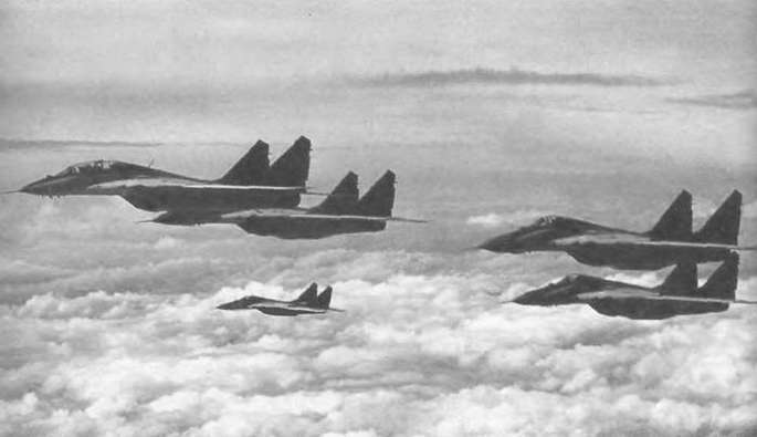 Энциклопедия современной военной авиации 1945-2002: Часть 1. Самолеты pic_335.jpg
