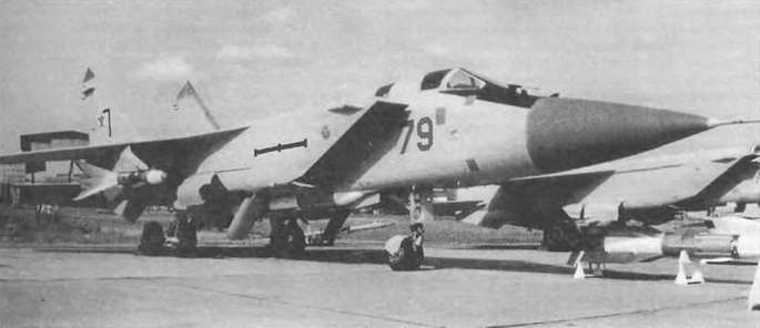 Энциклопедия современной военной авиации 1945-2002: Часть 1. Самолеты pic_341.jpg