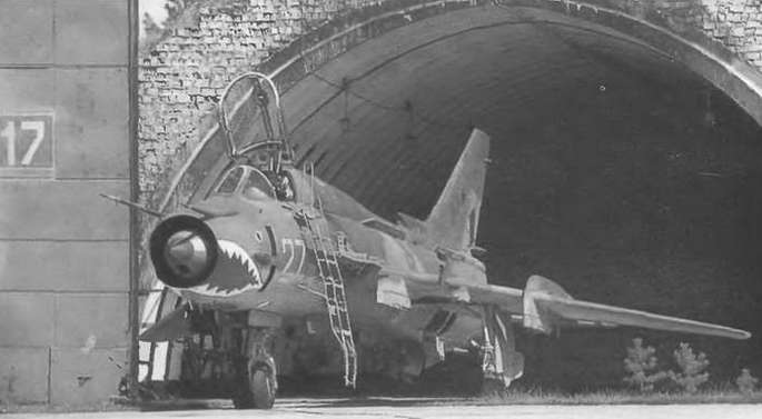 Энциклопедия современной военной авиации 1945-2002: Часть 1. Самолеты pic_350.jpg