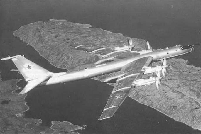 Энциклопедия современной военной авиации 1945-2002: Часть 1. Самолеты pic_389.jpg