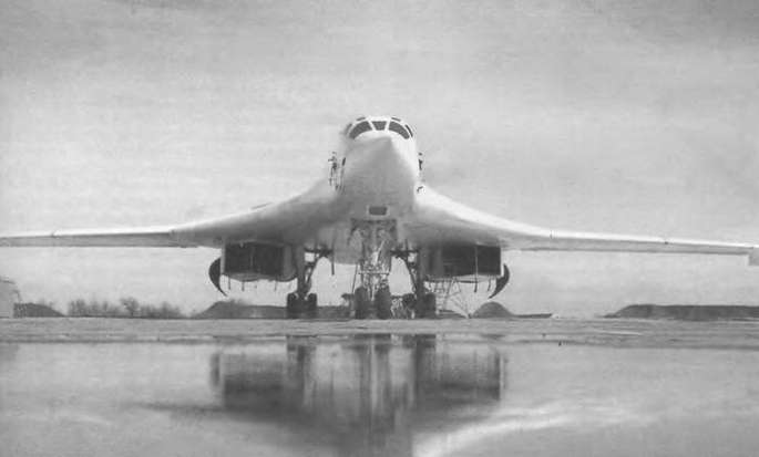 Энциклопедия современной военной авиации 1945-2002: Часть 1. Самолеты pic_398.jpg